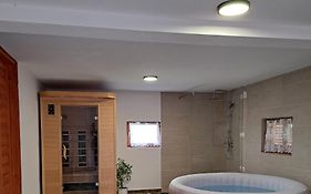 Vita Natura With Sauna And Jacuzzi